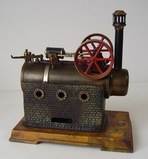 Antike Dampfmaschine J.F vor